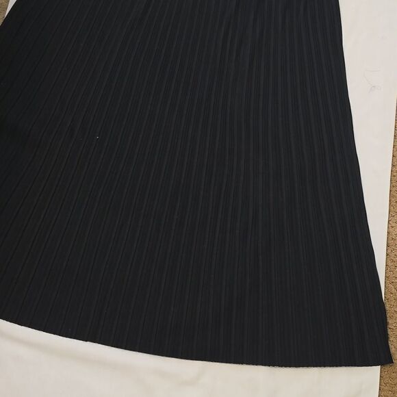 Joan Vass Pleated Knee-Length Black Skirt NWT size 3= 16 - Picture 4 of 10